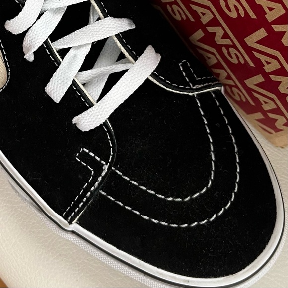 Van’s SK8-Hi Ouroboros high top sneaker men’s size 9.5 US. - Picture 10 of 10